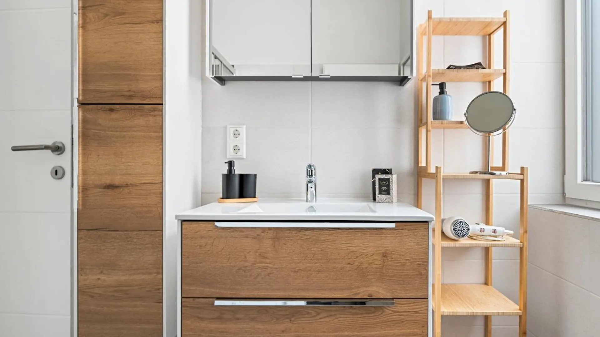 Cozy, Generous City Apartment - 10 Min To City-Centre - Contactless 24H Check-In Vienna