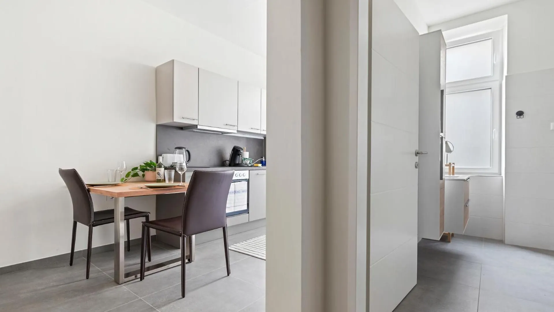 Cozy, Generous City Apartment - 10 Min To City-Centre - Contactless 24H Check-In Vienna 0*,  Austria
