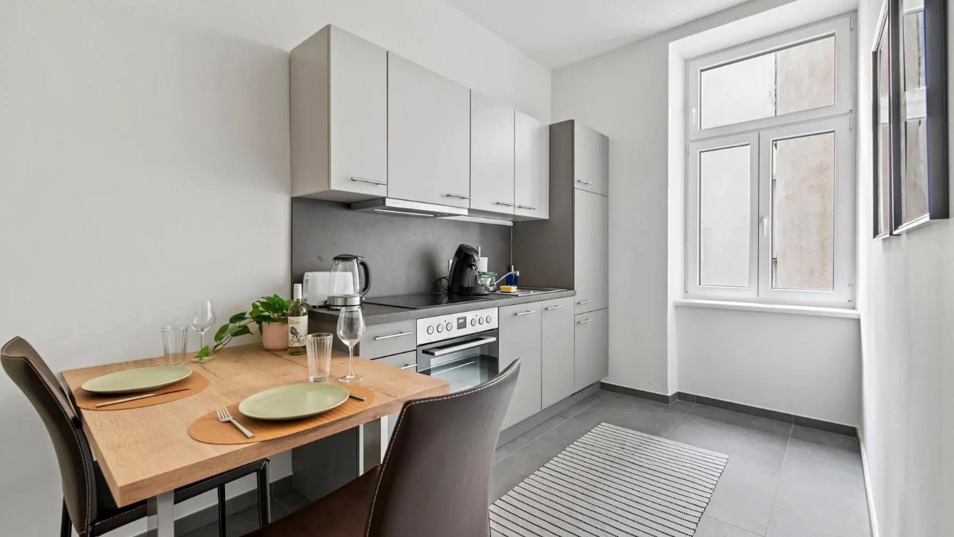 Cozy, Generous City Apartment - 10 Min To City-Centre - Contactless 24H Check-In Vienna
